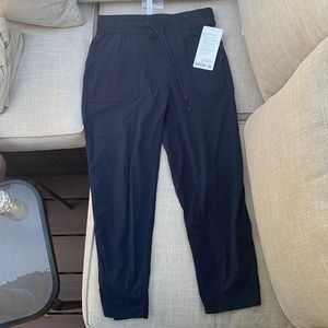 Lululemon Beyond the Studio Lined Crop- navy blue size 8